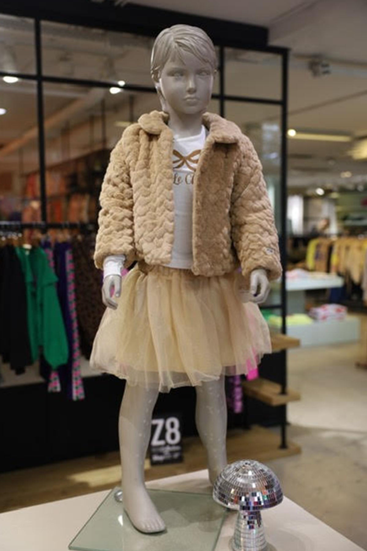 Le Chic Set Beige Sample Sale