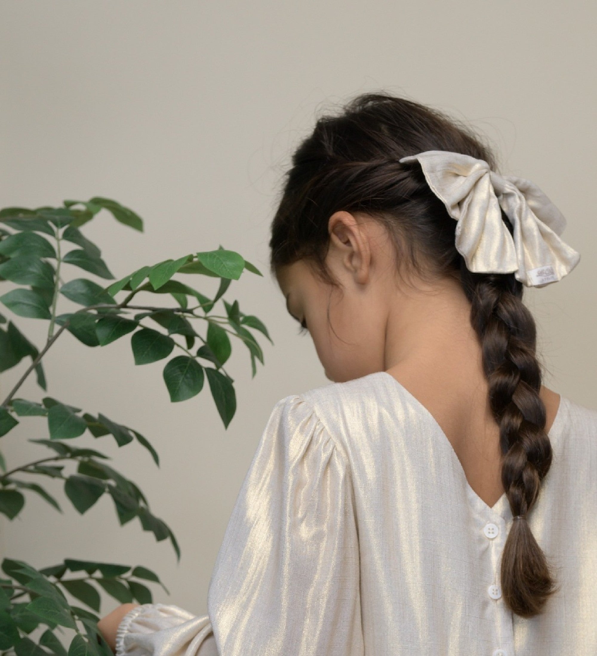 RAYA bow hairclip