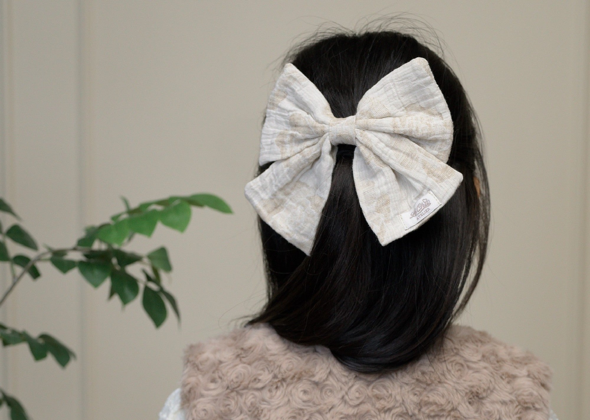 RAYA bow hairclip