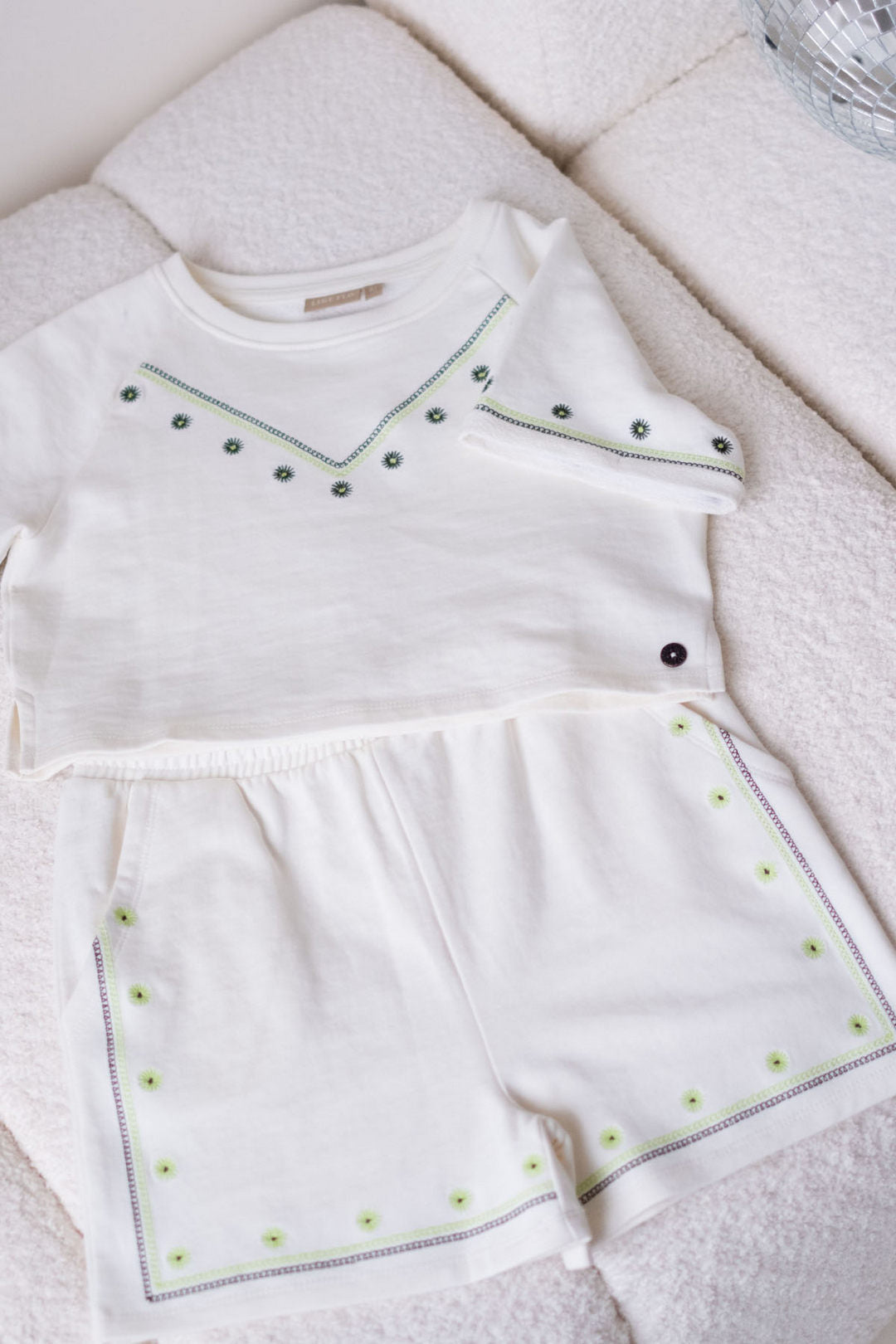 Fib short off-white