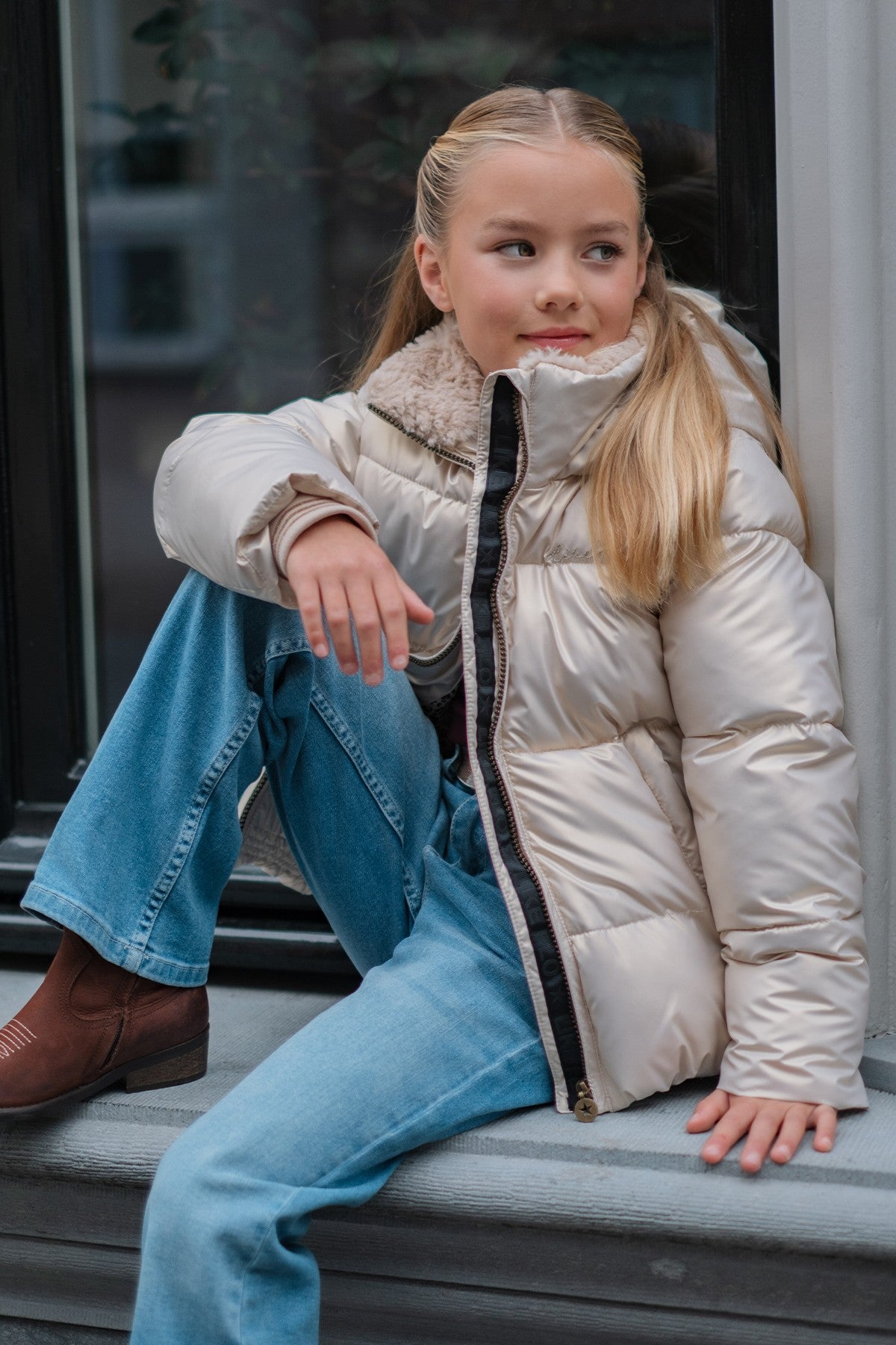 Aelin Flo girls short fancy hooded jacket