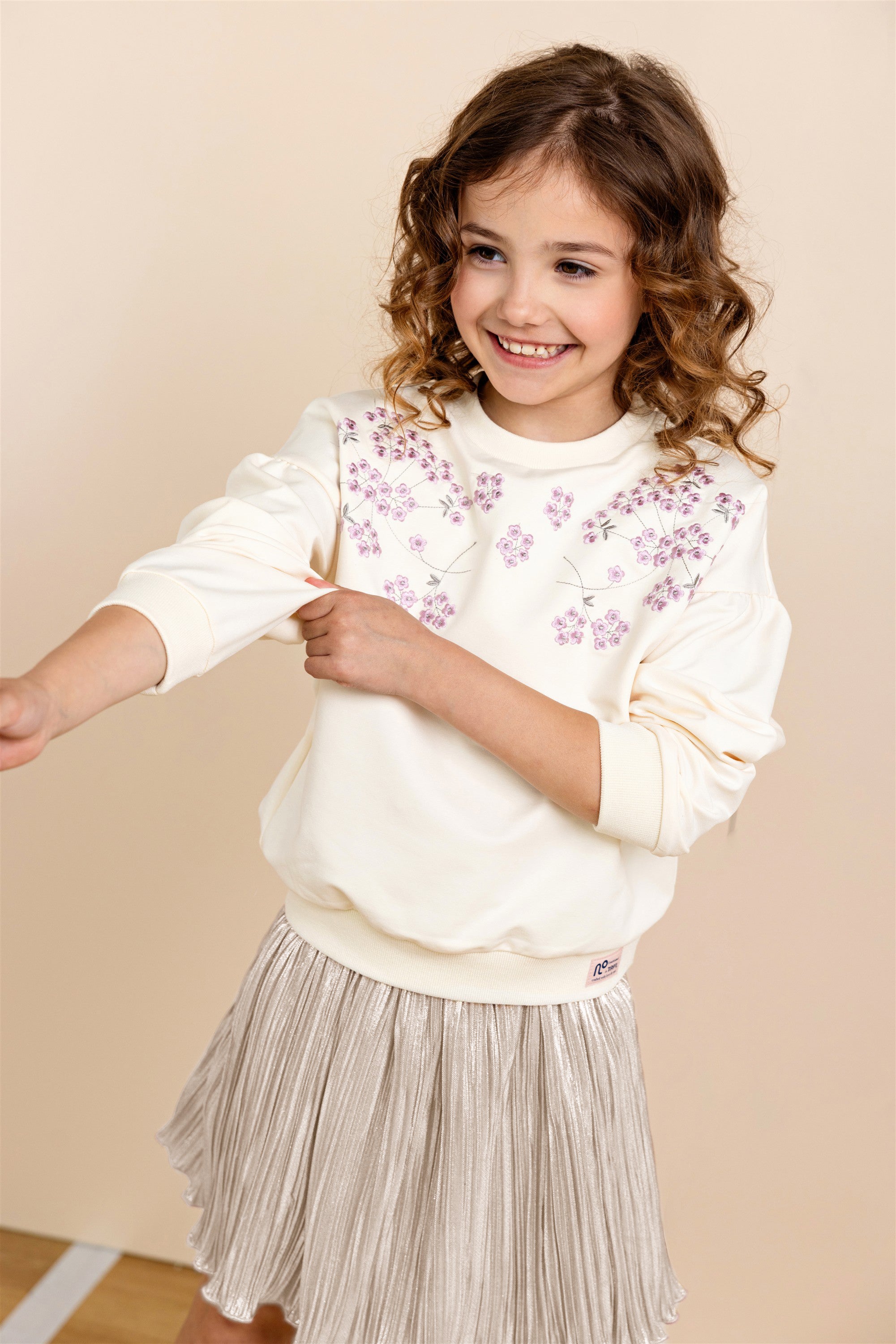 Kamis Sweater with embroidery at chest