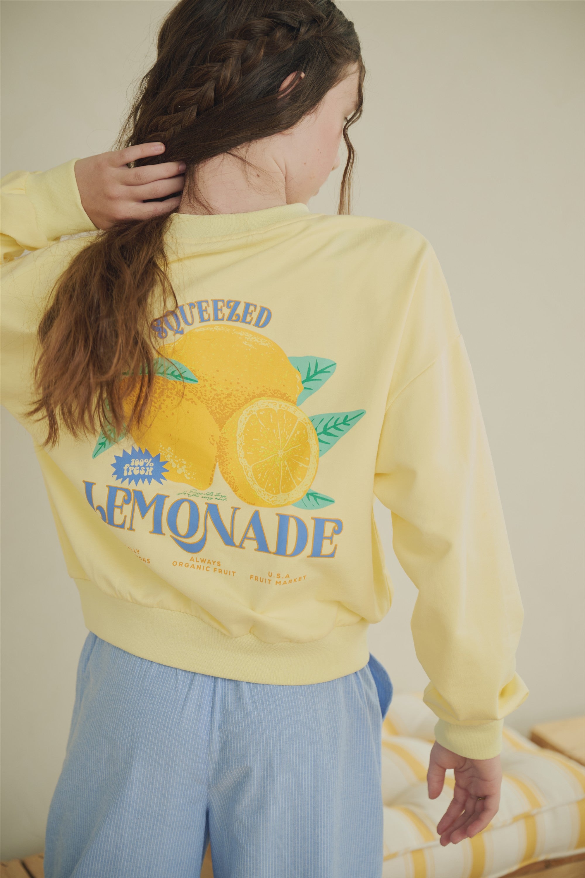 Kim Sweater with big Lemonade back print