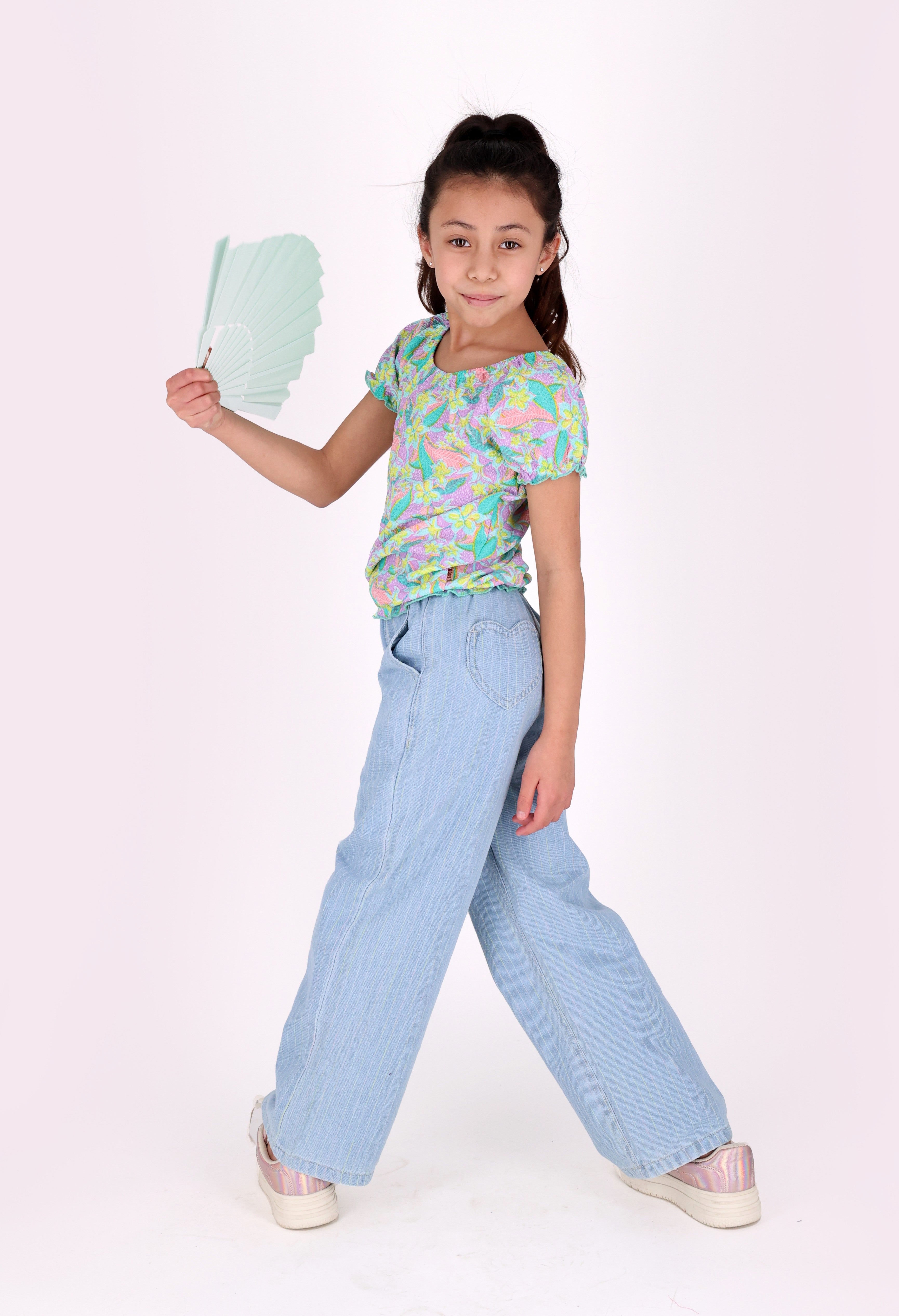 B.Nosy denim pants Patricia