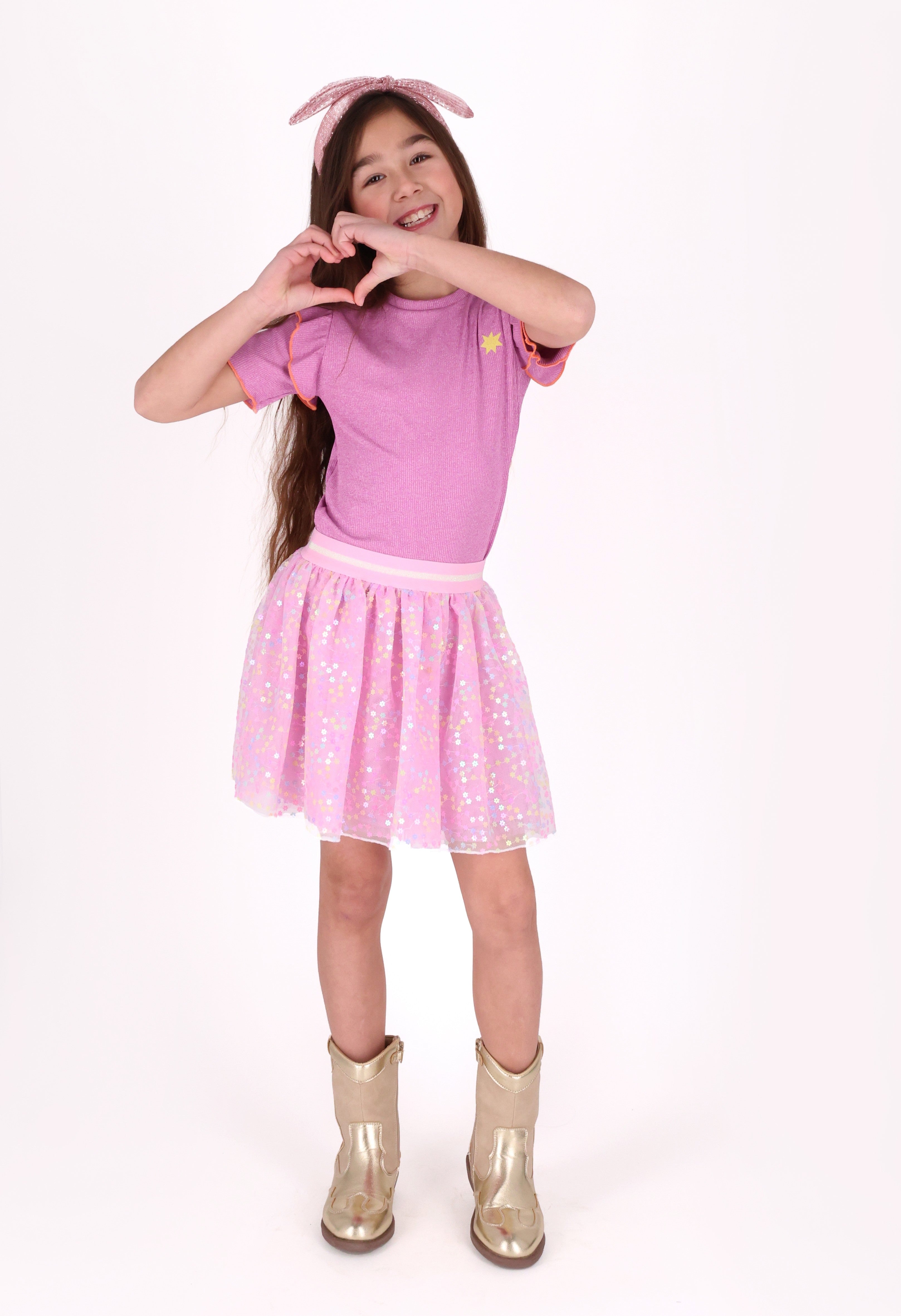 B.Nosy girls skirt River