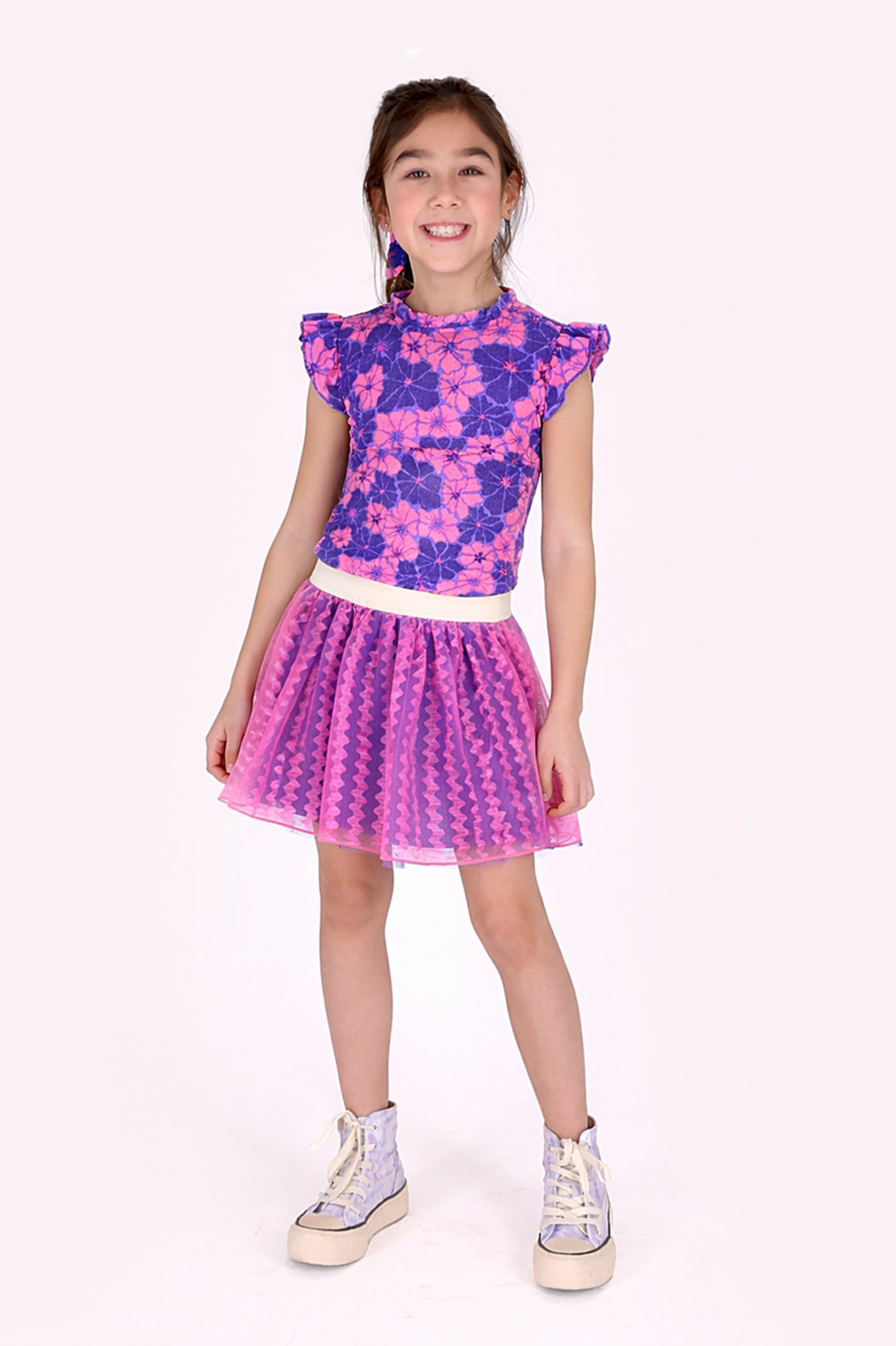 B.Nosy girls top Tamar