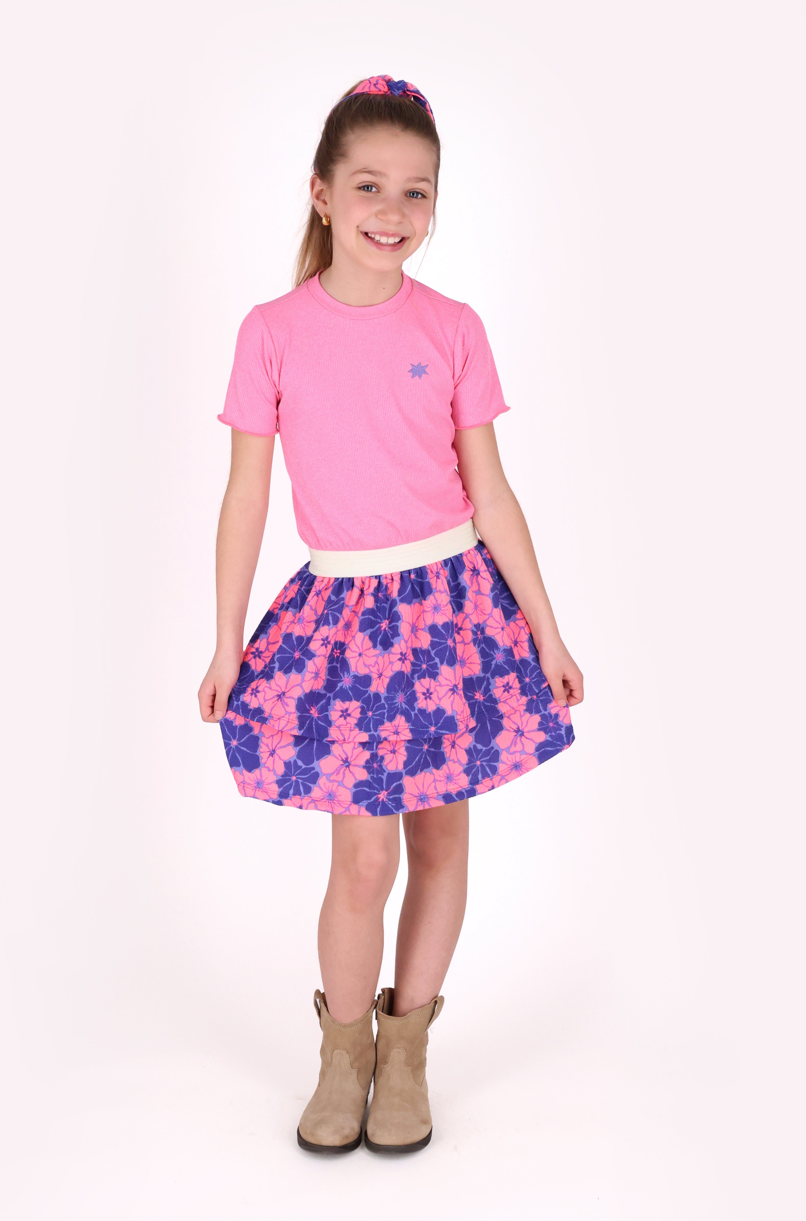 B.Nosy girls dress Dori