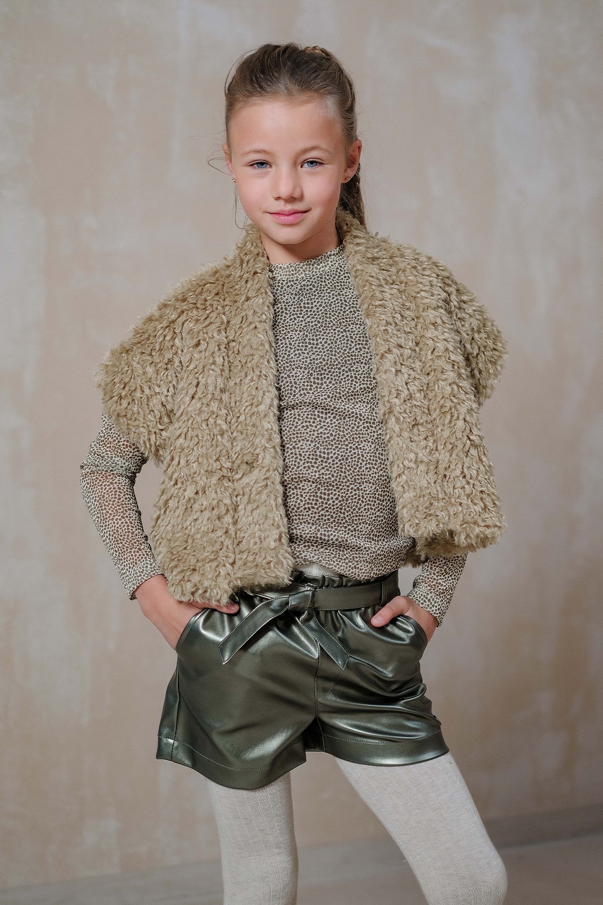 Fay-Linn Flo girls fake leather short with shell belt army