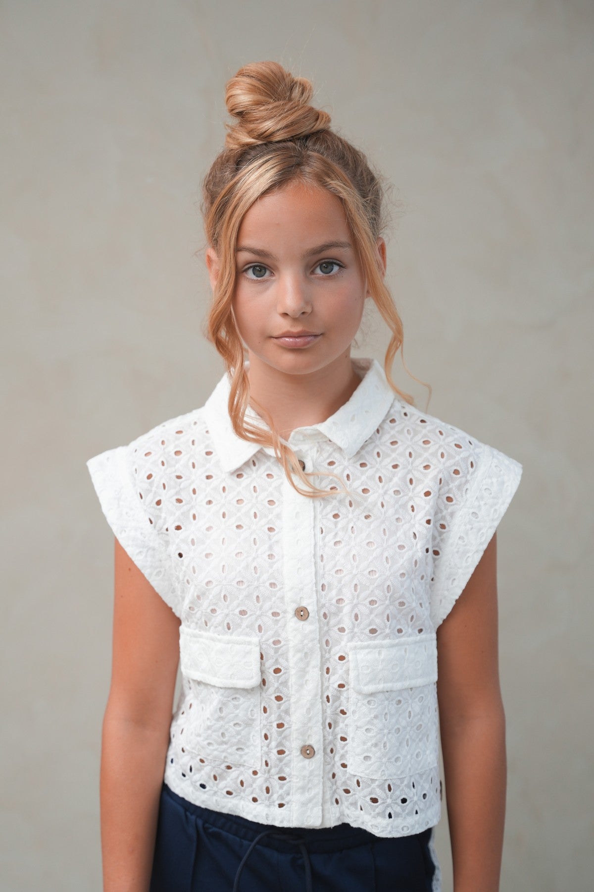 Denise Flo young broderie anglaise gilet