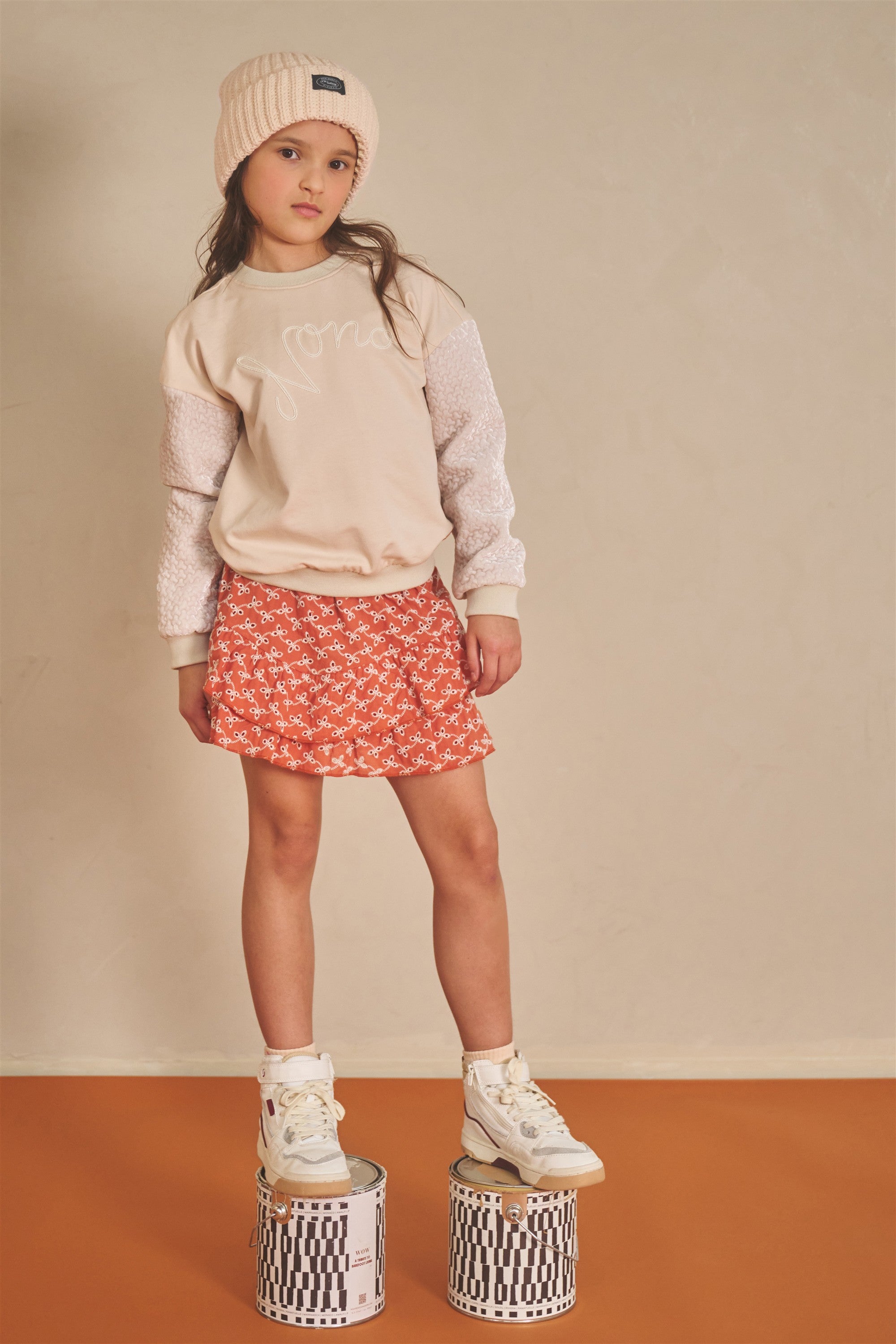 Konono Sweater with velvet contrast sleeves