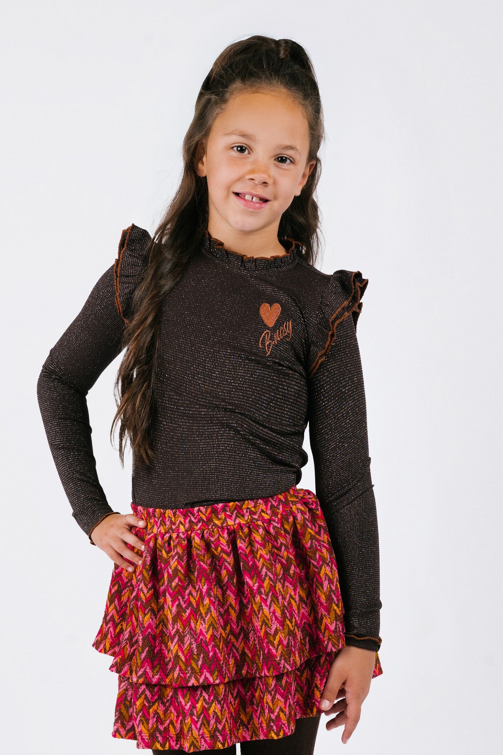 Tonya B.Nosy girls top wit ruffles donker bruin