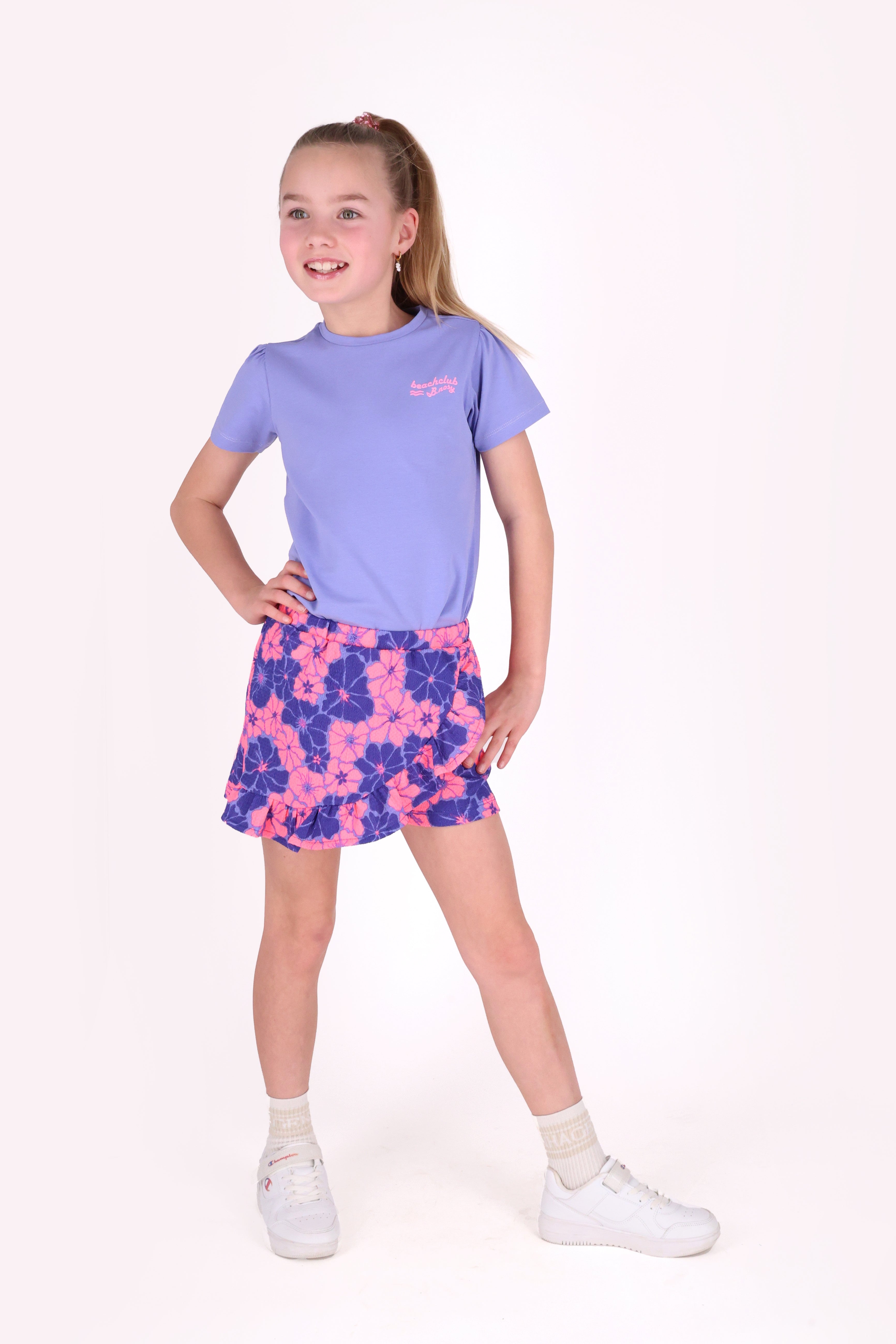 B.Nosy girls T-shirt Tammy